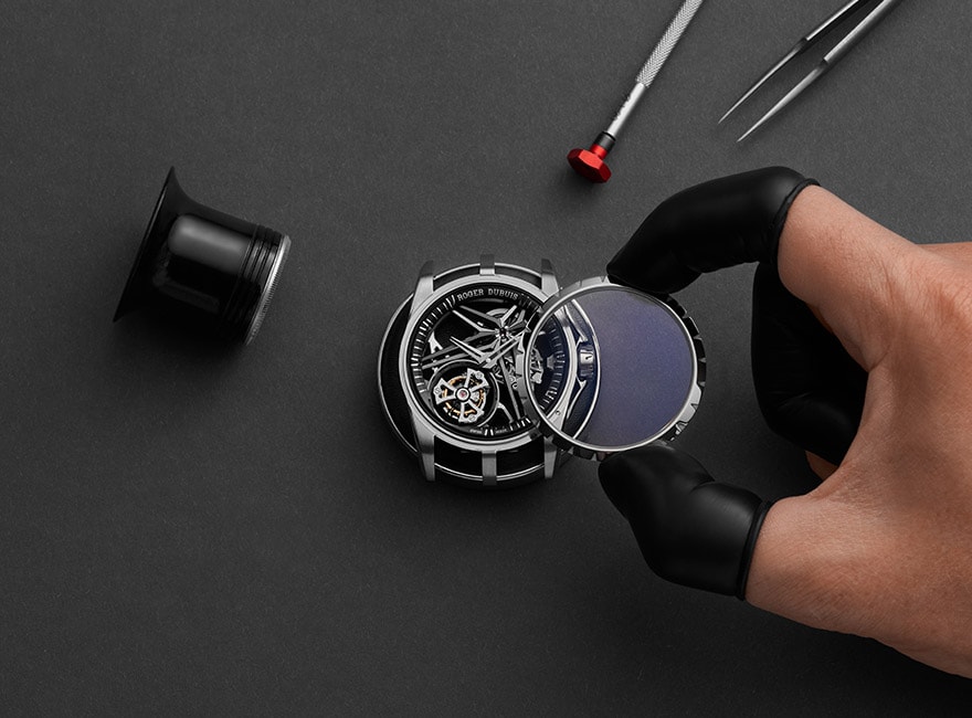 Assembling mechanism of a watch